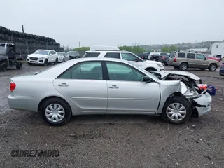 2005 Toyota Camry STD z VIN 4T1BE32K45U562005, wystawiony jako IAAI lot #42354477 z przebiegiem 205 193 mil mil oraz . Historia ofert i sprzedaży dostępna na DreamBid. Obrazek 14.