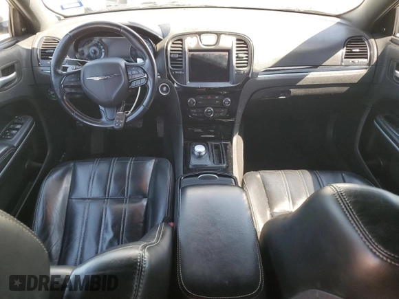 2019 Chrysler 300 S z VIN 2C3CCABG1KH654061, wystawiony jako Copart lot #47137005 z przebiegiem 109 896 mil mil oraz Szkoda całkowita • Salvage title. Historia ofert i sprzedaży dostępna na DreamBid. Obrazek 8.