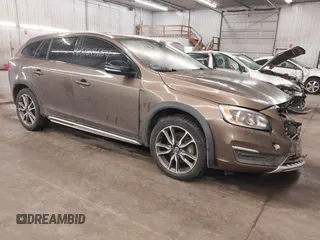 2015 Volvo V60 Cross Country T5 with VIN YV4612HK8F1001602, listed as a IAAI auction lot 41435154 with 143,575 mi miles. Bid and sale history available at carsss.com. Image 1.