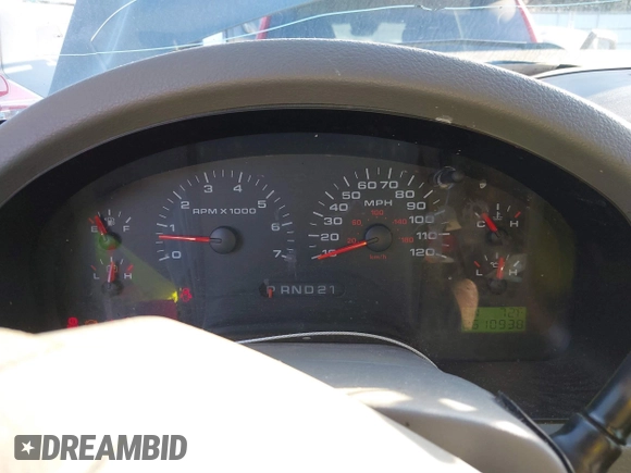 2005 Ford F-150 XLT with VIN 1FTPX12575NA22872, listed as a IAAI auction lot 41532157 with 261,093 mi miles. Bid and sale history available at carsss.com. Image 7.