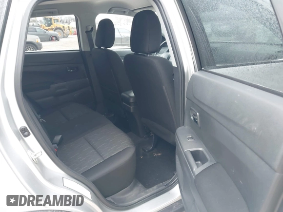 2021 Mitsubishi Outlander ES z VIN JA4APUAU3MU035164, wystawiony jako IAAI lot #41256967 z przebiegiem 67 932 mil mil oraz . Historia ofert i sprzedaży dostępna na DreamBid. Obrazek 8.