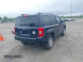 2016 Jeep Patriot Sport z VIN 1C4NJRBB1GD520524, wystawiony jako IAAI lot #42351998 z przebiegiem 200 210 mil mil oraz . Historia ofert i sprzedaży dostępna na DreamBid. Obrazek 4.