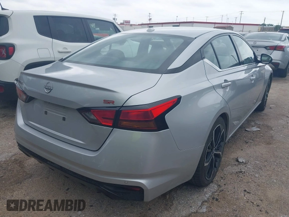 2023 Nissan Altima SR z VIN 1N4BL4CV6PN371181, wystawiony jako IAAI lot #42417091 z przebiegiem 52 700 mil mil oraz . Historia ofert i sprzedaży dostępna na DreamBid. Obrazek 4.