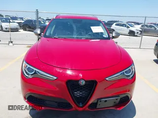 2018 Alfa Romeo Stelvio z VIN ZASFAKAN8J7B64173, wystawiony jako IAAI lot #42355202 z przebiegiem 111 698 mil mil oraz . Historia ofert i sprzedaży dostępna na DreamBid. Obrazek 12.
