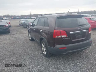 2013 Kia Sorento EX with VIN 5XYKU3A66DG396551, listed as a IAAI auction lot 41913927 with 136,685 mi miles. Bid and sale history available at carsss.com. Image 3.