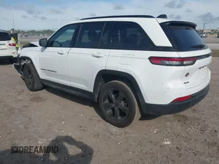 2023 Jeep Grand Cherokee Altitude z VIN 1C4RJHAG5PC609379, wystawiony jako IAAI lot #41599379 z przebiegiem 16 151 mil mil oraz . Historia ofert i sprzedaży dostępna na DreamBid. Obrazek 3.