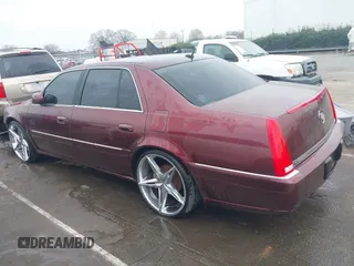 2007 Cadillac DTS Luxury I z VIN 1G6KD57Y07U142067, wystawiony jako IAAI lot #41797850 z przebiegiem 179 639 mil mil oraz . Historia ofert i sprzedaży dostępna na DreamBid. Obrazek 13.