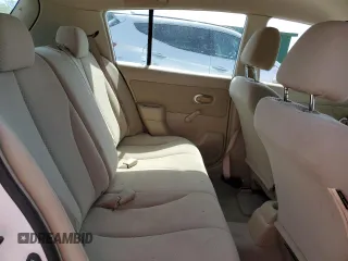 2010 Nissan Versa S z VIN 3N1BC1CP6AL447762, wystawiony jako Copart lot #53617295 z przebiegiem 165 846 mil mil oraz Szkoda całkowita • Salvage title. Historia ofert i sprzedaży dostępna na DreamBid. Obrazek 10.