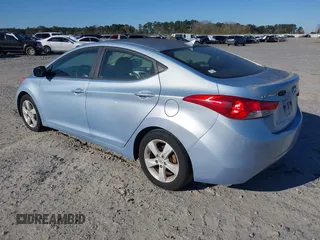 2011 Hyundai Elantra Limited z VIN KMHDH4AE8BU097130, wystawiony jako IAAI lot #41858586 z przebiegiem 151 220 mil mil oraz . Historia ofert i sprzedaży dostępna na DreamBid. Obrazek 3.