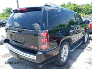 2014 GMC Yukon Denali z VIN 1GKS1EEF0ER217152, wystawiony jako IAAI lot #42269157 z przebiegiem 196 023 mil mil oraz . Historia ofert i sprzedaży dostępna na DreamBid. Obrazek 4.