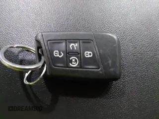 2022 Volkswagen Atlas SE z VIN 1V2KE2CA1NC206765, wystawiony jako IAAI lot #41876747 z przebiegiem 83 304 mil mil oraz . Historia ofert i sprzedaży dostępna na DreamBid. Obrazek 11.