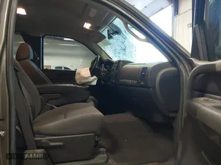 2009 Chevrolet Silverado 1500 LT with VIN 1GCEK29059Z253872, listed as a IAAI auction lot 41325279 with 45,495 mi miles. Bid and sale history available at carsss.com. Image 5.