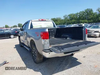 2012 Toyota Tundra z VIN 5TFRM5F19CX046642, wystawiony jako IAAI lot #40099944 z przebiegiem 141 137 mil mil oraz . Historia ofert i sprzedaży dostępna na DreamBid. Obrazek 3.