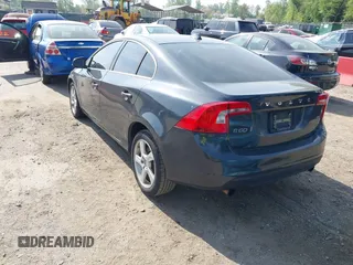 2012 Volvo S60 T5 with VIN YV1622FSXC2057110, listed as a IAAI auction lot 42122468 with 263,931 mi miles. Bid and sale history available at carsss.com. Image 3.