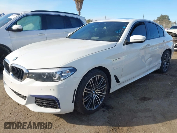 2019 BMW 5 Series 530e iPerformance with VIN WBAJA9C55KB254885, listed as a IAAI auction lot 41398164 with 62,781 mi miles. Bid and sale history available at carsss.com. Image 2.