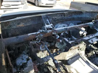 2000 Ford F-250 XL z VIN 1FTNX20F0YED45044, wystawiony jako Copart lot #41738605 z przebiegiem Nie podano mil oraz Szkoda całkowita • Salvage title. Historia ofert i sprzedaży dostępna na DreamBid. Obrazek 9.
