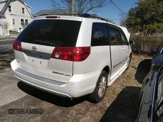 2007 Toyota Sienna XLE z VIN 5TDZK22C57S090127, wystawiony jako IAAI lot #41889083 z przebiegiem 136 191 mil mil oraz . Historia ofert i sprzedaży dostępna na DreamBid. Obrazek 4.