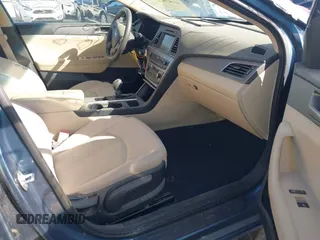 2016 Hyundai Sonata SE z VIN 5NPE24AF1GH268000, wystawiony jako IAAI lot #41757358 z przebiegiem Nie podano mil oraz . Historia ofert i sprzedaży dostępna na DreamBid. Obrazek 5.
