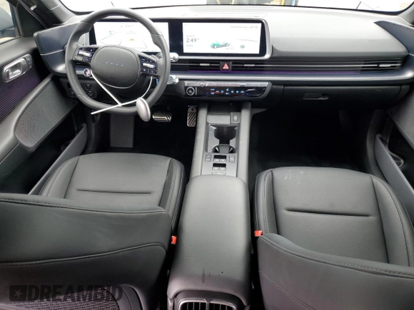 2024 Hyundai Ioniq 6 Limited z VIN KMHM54AA6RA079145, wystawiony jako Copart lot #56931465 z przebiegiem 5 337 mil mil oraz Szkoda całkowita • Salvage title. Historia ofert i sprzedaży dostępna na DreamBid. Obrazek 8.