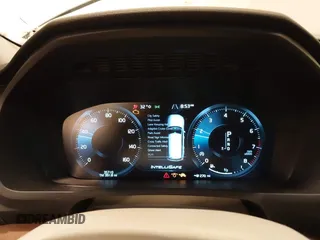 2022 Volvo XC90 Momentum with VIN YV4102PK0N1801551, listed as a IAAI auction lot 41296538 with 35,710 mi miles and . Bid and sale history available at DreamBid. Image 7.