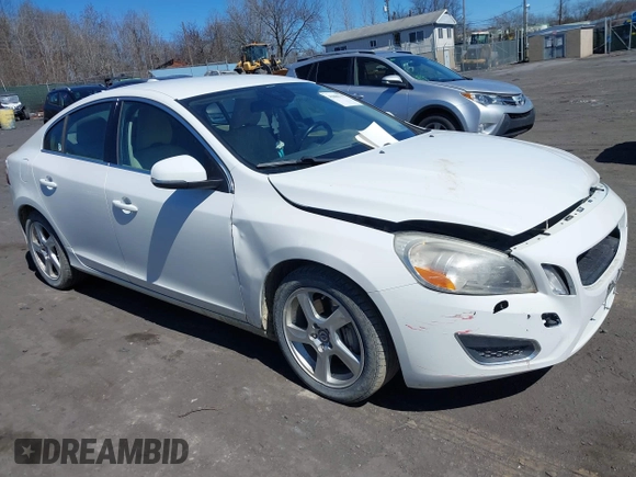 2013 Volvo S60 T5 with VIN YV1612FHXD2192600, listed as a IAAI auction lot 41886757 with 144,249 mi miles. Bid and sale history available at carsss.com. Image 1.