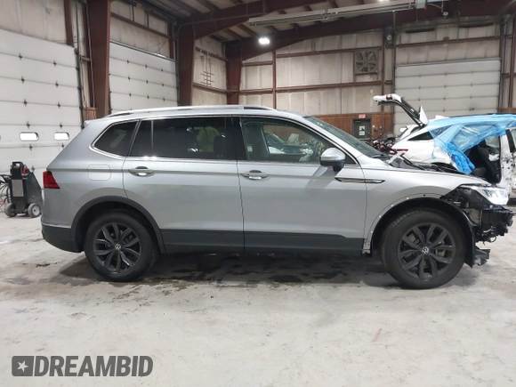 2024 Volkswagen Tiguan SE with VIN 3VVMB7AX8RM084483, listed as a IAAI auction lot 42452619 with 14,618 mi miles and . Bid and sale history available at DreamBid. Image 14.
