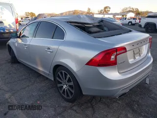 2017 Volvo S60 Inscription with VIN LYV402HK7HB133405, listed as a IAAI auction lot 41331529 with 1 mi miles. Bid and sale history available at carsss.com. Image 3.