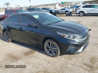 2024 Kia Forte LXS z VIN 3KPF24ADXRE759482, wystawiony jako IAAI lot #41855020 z przebiegiem 17 372 mil mil oraz . Historia ofert i sprzedaży dostępna na DreamBid. Obrazek 1.