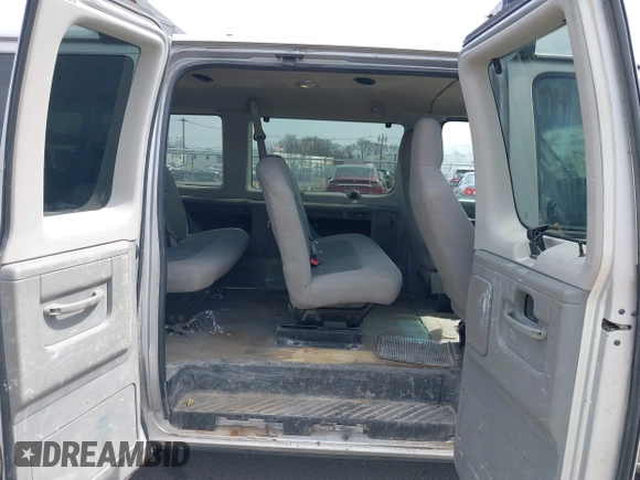 2014 Ford Econoline Passenger XL z VIN 1FBSS3BL9EDA86585, wystawiony jako IAAI lot #41909977 z przebiegiem 167 911 mil mil oraz . Historia ofert i sprzedaży dostępna na DreamBid. Obrazek 8.