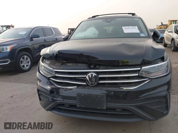 2023 Volkswagen Tiguan S z VIN 3VVRB7AX7PM036833, wystawiony jako IAAI lot #41827631 z przebiegiem 43 383 mil mil oraz . Historia ofert i sprzedaży dostępna na DreamBid. Obrazek 12.