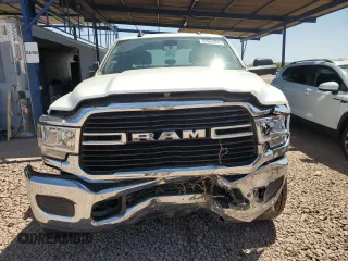 2021 Ram 2500 Big Horn z VIN 3C6UR5DL1MG678113, wystawiony jako Copart lot #52964005 z przebiegiem 26 489 mil mil oraz Szkoda całkowita • Salvage title. Historia ofert i sprzedaży dostępna na DreamBid. Obrazek 5.