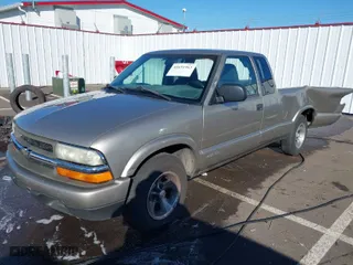2003 Chevrolet S-10 LS with VIN 1GCCS19X938207277, listed as a IAAI auction lot 41651963 with 101,859 mi miles. Bid and sale history available at carsss.com. Image 2.
