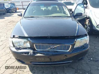 2005 Volvo S80 with VIN YV1TS592451405900, listed as a IAAI auction lot 41977975 with 133,169 mi miles. Bid and sale history available at carsss.com. Image 6.