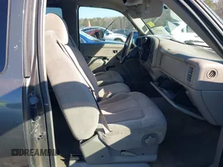2000 Chevrolet Silverado 1500 with VIN 2GCEC19VXY1296243, listed as a IAAI auction lot 41568137 with 239,533 mi miles. Bid and sale history available at carsss.com. Image 5.