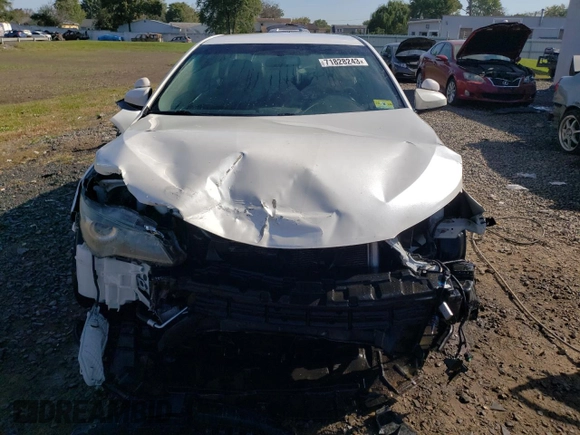 2017 Toyota Camry XLE z VIN 4T1BF1FK3HU267641, wystawiony jako Copart lot #71828243 z przebiegiem 104 954 mil mil oraz Szkoda całkowita • Salvage title. Historia ofert i sprzedaży dostępna na DreamBid. Obrazek 5.