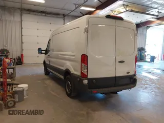 2018 Ford Transit z VIN 1FTBW2CM7JKA87273, wystawiony jako IAAI lot #42240277 z przebiegiem 80 226 mil mil oraz . Historia ofert i sprzedaży dostępna na DreamBid. Obrazek 3.