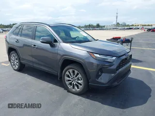 2024 Toyota RAV4 XLE Premium z VIN 2T3C1RFVXRC295264, wystawiony jako IAAI lot #42229471 z przebiegiem 6 717 mil mil oraz . Historia ofert i sprzedaży dostępna na DreamBid. Obrazek 1.