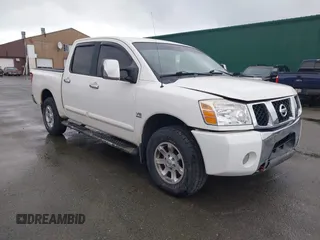 2004 Nissan Titan LE z VIN 1N6AA07B24N579345, wystawiony jako IAAI lot #42174006 z przebiegiem 142 780 mil mil oraz . Historia ofert i sprzedaży dostępna na DreamBid. Obrazek 1.