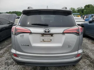 2017 Toyota RAV4 LE z VIN 2T3BFREV1HW645599, wystawiony jako Copart lot #58500105 z przebiegiem 83 266 mil mil oraz Szkoda całkowita • Salvage title. Historia ofert i sprzedaży dostępna na DreamBid. Obrazek 6.