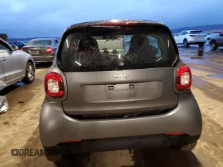 2019 Smart fortwo Pure z VIN WMEFJ9BA2KK396037, wystawiony jako Copart lot #83991904 z przebiegiem 32 137 mil mil oraz Szkody całkowita. Historia ofert i sprzedaży dostępna na DreamBid. Obrazek 6.