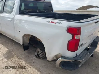 2019 Chevrolet Silverado 1500 LT with VIN 1GCUYDED4KZ153377, listed as a IAAI auction lot 41498723 with 106,582 mi miles. Bid and sale history available at carsss.com. Image 6.