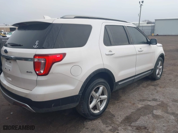 2017 Ford Explorer XLT with VIN 1FM5K8D8XHGC79616, listed as a IAAI auction lot 41161738 with 134,843 mi miles. Bid and sale history available at carsss.com. Image 4.