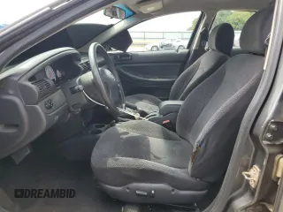 2005 Dodge Stratus SXT z VIN 1B3EL46X15N672038, wystawiony jako Copart lot #67928474 z przebiegiem 181 758 mil mil oraz Tytuł czysty. Historia ofert i sprzedaży dostępna na DreamBid. Obrazek 7.