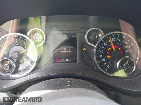 2019 Ram 1500 Tradesman z VIN 1C6SRFCT5KN597618, wystawiony jako IAAI lot #42243878 z przebiegiem 69 131 mil mil oraz . Historia ofert i sprzedaży dostępna na DreamBid. Obrazek 7.