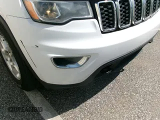 2017 Jeep Grand Cherokee Altitude z VIN 1C4RJFAGXHC821197, wystawiony jako IAAI lot #42402173 z przebiegiem 132 054 mil mil oraz . Historia ofert i sprzedaży dostępna na DreamBid. Obrazek 1.