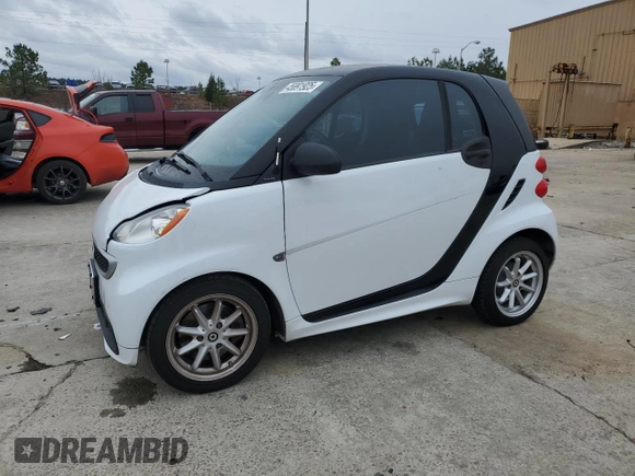 2015 Smart fortwo Passion z VIN WMEEJ9AA9FK834118, wystawiony jako Copart lot #45891925 z przebiegiem Nie podano mil oraz Czysty tytuł • Clean title. Historia ofert i sprzedaży dostępna na DreamBid. Obrazek 1.