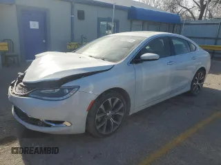 2015 Chrysler 200 C z VIN 1C3CCCEGXFN549300, wystawiony jako Copart lot #83055514 z przebiegiem 128 929 mil mil oraz Szkody całkowita. Historia ofert i sprzedaży dostępna na DreamBid. Obrazek 1.