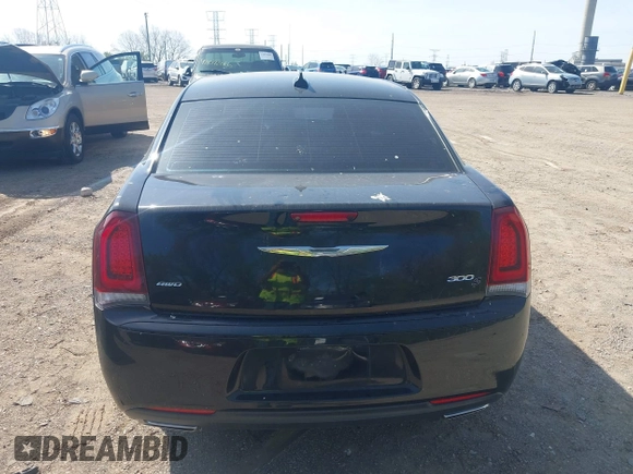 2016 Chrysler 300 S z VIN 2C3CCAGG4GH217056, wystawiony jako IAAI lot #42083625 z przebiegiem 90 977 mil mil oraz . Historia ofert i sprzedaży dostępna na DreamBid. Obrazek 16.