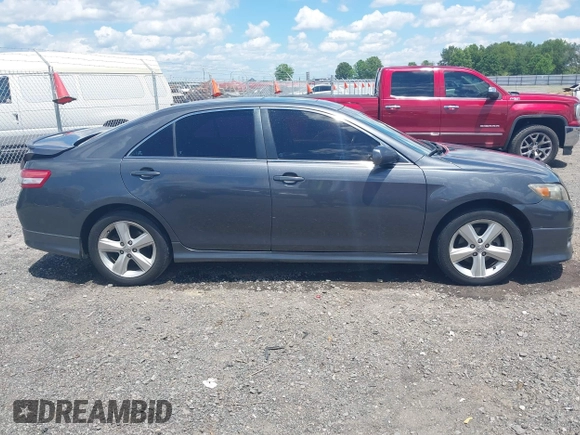 2011 Toyota Camry LE z VIN 4T1BF3EK7BU197078, wystawiony jako IAAI lot #42388549 z przebiegiem 250 873 mil mil oraz . Historia ofert i sprzedaży dostępna na DreamBid. Obrazek 13.