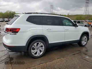 2023 Volkswagen Atlas SE z VIN 1V2KR2CA0PC529535, wystawiony jako Copart lot #55973775 z przebiegiem 23 476 mil mil oraz Czysty tytuł • Clean title. Historia ofert i sprzedaży dostępna na DreamBid. Obrazek 3.